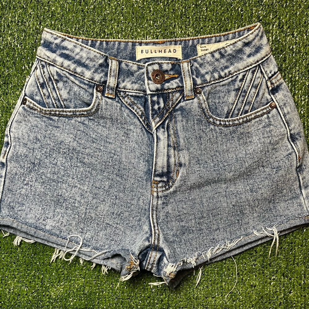 Bullhead Denim Mom Shorts – Classic 90s Fit